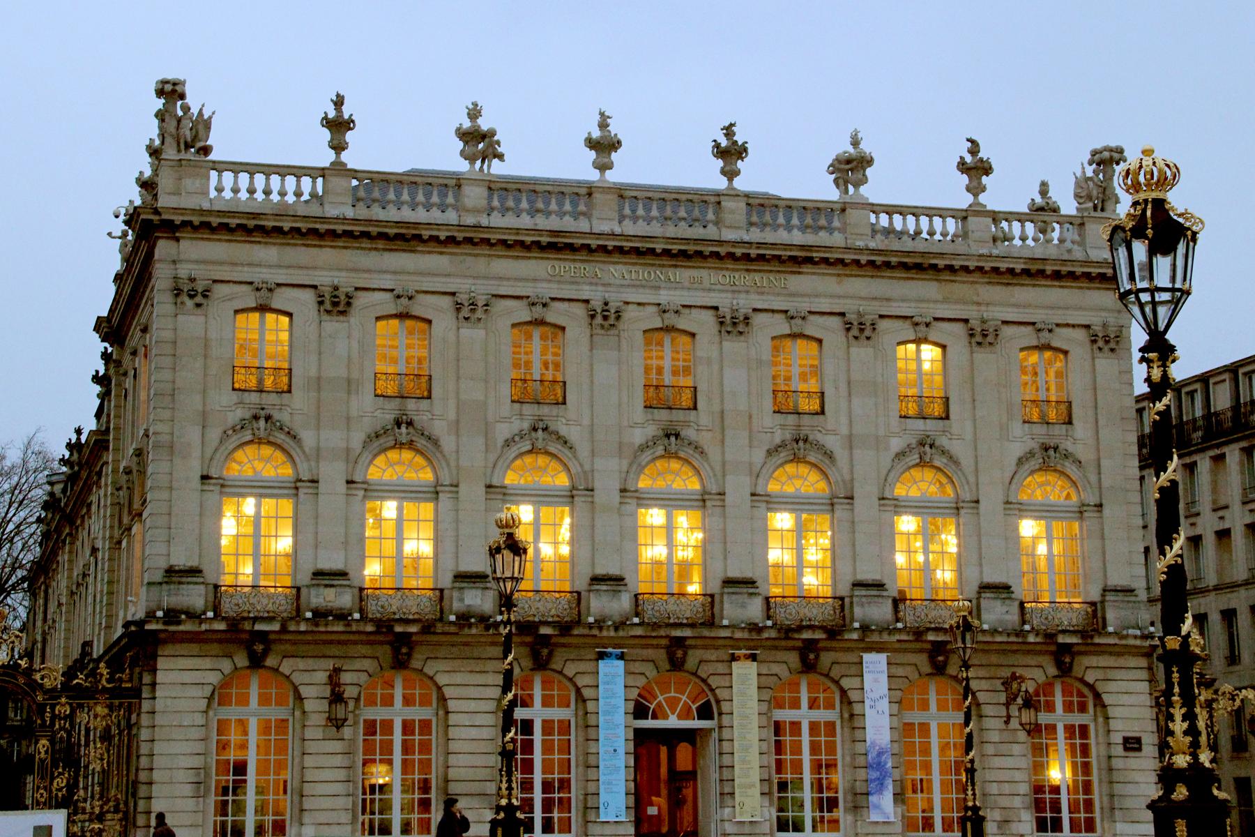 Façade de l'Opéra national de Nancy-Lorraine, Place Stanislas, au crépuscule